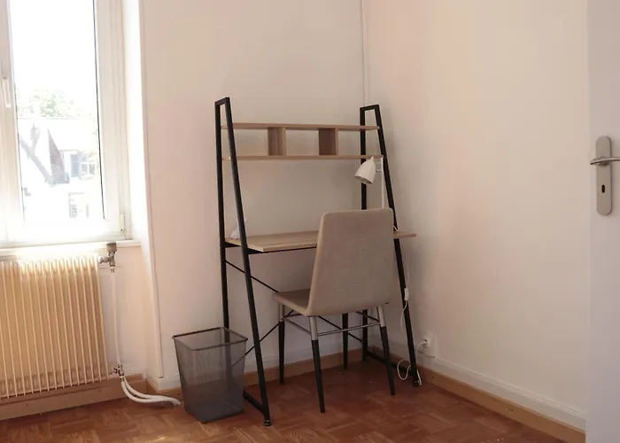 Appartement Entier, Proche Tram-Train Et Commodites, Parking Gratuit