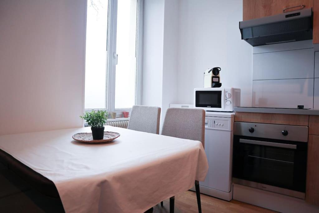 Entier, Proche Tram-train Et Commodites, Parking Gratuit