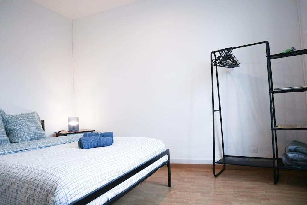 Entier, Proche Tram-train Et Commodites, Parking Gratuit Apartment