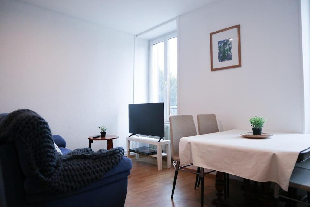 Apartment Entier, Proche Tram-train Et Commodites, Parking Gratuit