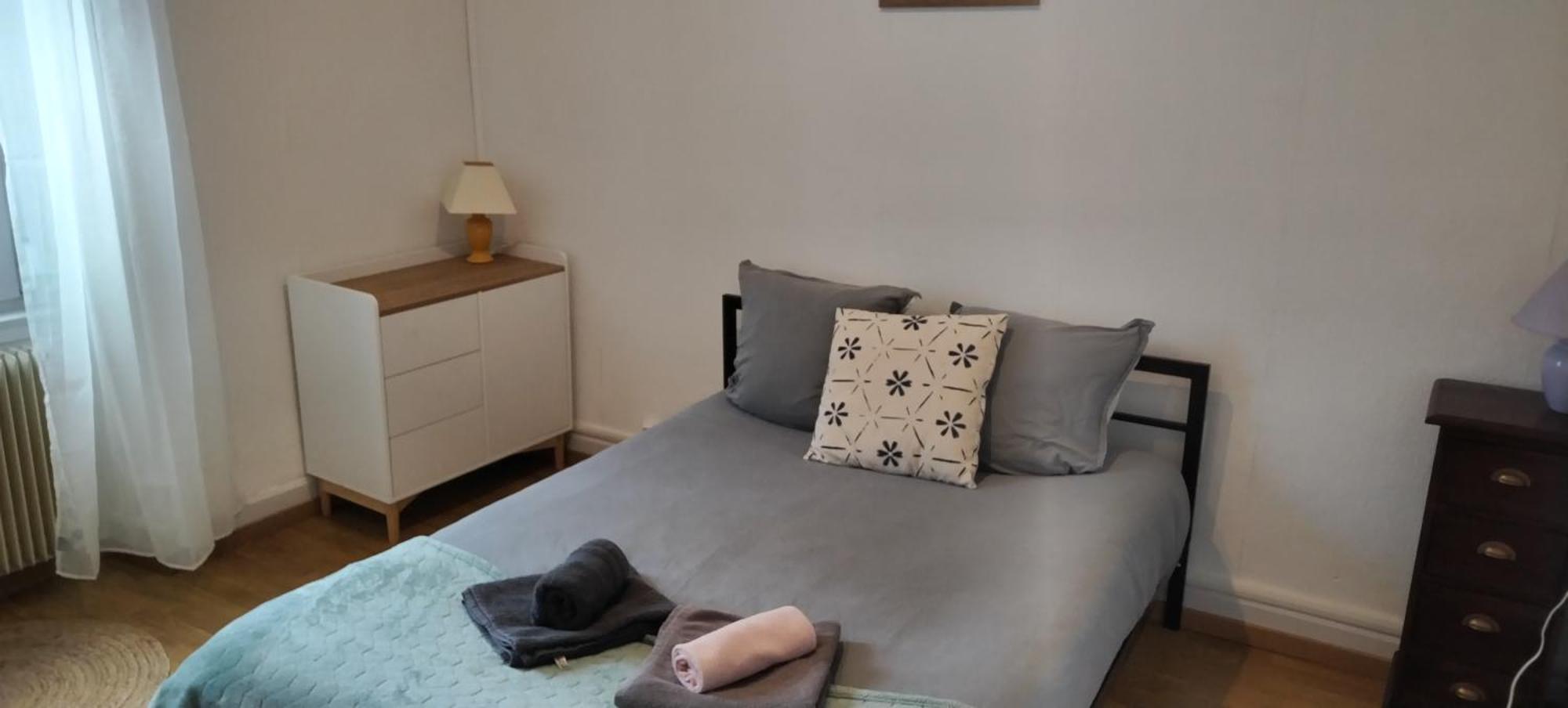 Entier, Proche Tram-train Et Commodites, Parking Gratuit Apartment *